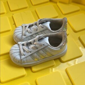 adidas Kids Sneakers in White and Gold